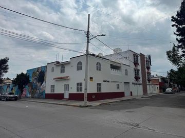 Casa en venta en esquina frente Estadio Alberto Romo...