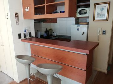 ARRIENDO 1DORM AL LADO DE METRO LOS LEONES