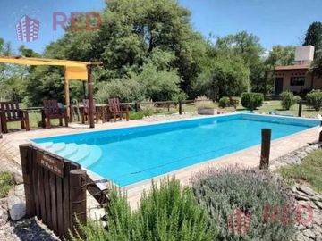 CABAÑAS + PISCINA EN TRASLASIERRA
