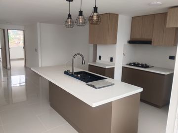APARTAMENTO REMODELADO EN VENTA EN CALASANZ BAJO