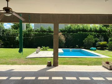Casa en venta en barrio cerrado El...