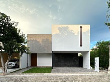 CASA EN VENTA EN RESIDENCIAL, TEMOZÓN, MÉRIDA, YUCATÁN