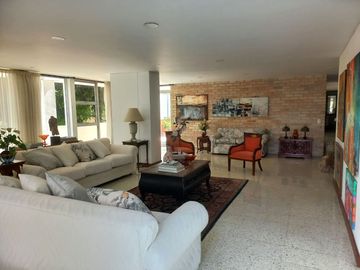 Se vende Apartamento exclusivo en la Avenida de las Americas