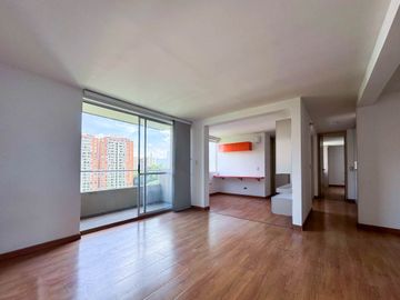 Apartamento en venta en La Loma de Los Bernal