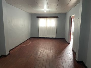 Vende casa sector comercial, oficina; a 50 m calle principal
