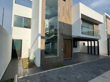 VENTA DE CASA EN AMALFI RESIDENCIAL EN BOSQUES DE METEPEC
