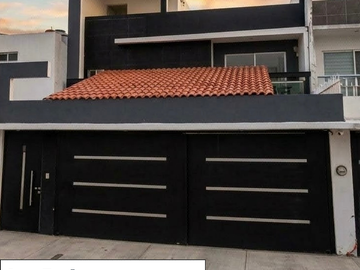 Casa en Venta en Los Trojes Corregidora.