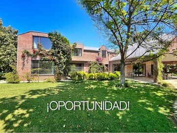 ARQUITECTURA UNICA, MARAVILLOSO TERRENO 3790 m2