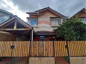 Pudahuel - Amplia Casa en Villa Los Lagos! 4D+3B