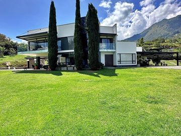 Casa Campestre en venta en Copacabana