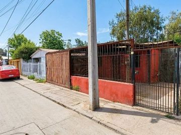 CASA EN VENTA  UN PISO  3 DORMITORIOS  1 BAÑOS  CERRO NAVIA