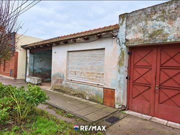 VENTA CASA A REFACCIONAR DE 2 HAB. MAS DPTO