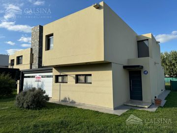 Villa Catalina - Casa en venta  3 dormitorios