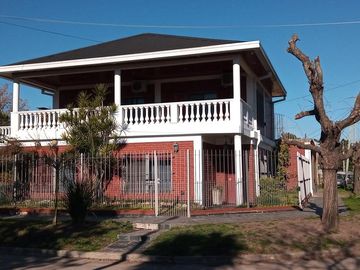 Casa 6 ambientes en Venta en  Florencio Varela