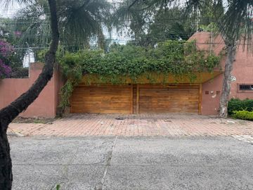 Casa en venta o renta en Jardines del Bosque,...