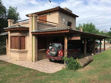Casa en  Venta  a cinco cuadras del lago