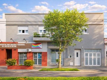 Casa de tres dormitorios con local comercial y quincho |...