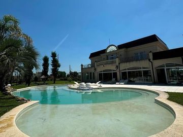 CASA EN VENTA 5AMB - C/ PILETA - FINCAS DE SAN VICENTE GOLF