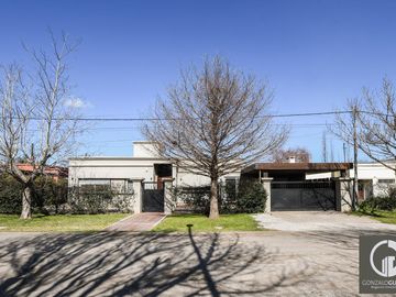 Casa en Venta, 4/5 Dormitorios , todo en una planta,...