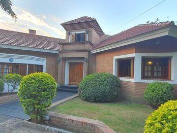 Espectacular casa en Granja de Funes!!5 dorm, 3 baños...
