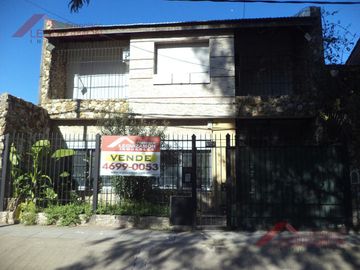 5 AMBIENTES | COCHERA PARA VARIOS VEHICULOS | A METROS...