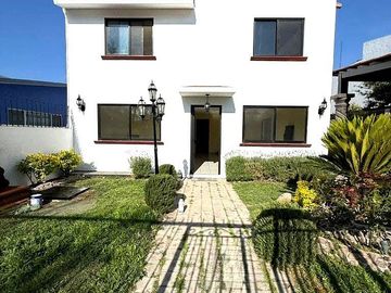 CMKB-Casa con Alberca Climatizada y Paneles Solares |...