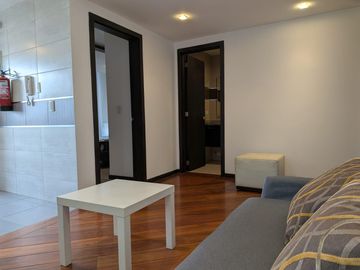 Se renta suite amoblada sector La Carolina, edificio...