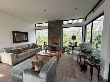 Venta Casa con piscina en Condominio La Quebrada –...