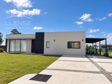Casa 4 ambientes con pileta en alquiler - Hudson Park