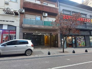 ALQUILER Local de 413 m² (200 m en Planta Baja y 213 en...