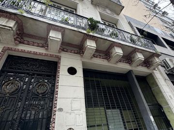 Casa de Estilo Francés , Luminosa Amplia IDEAL INVERSION...