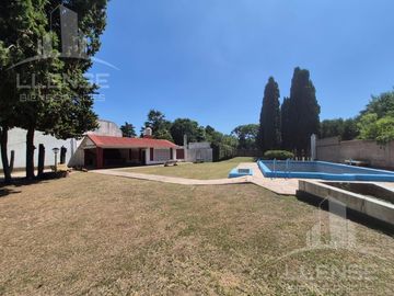 Casa 3 ambientes sobre lote de 1250m2 con pileta y...