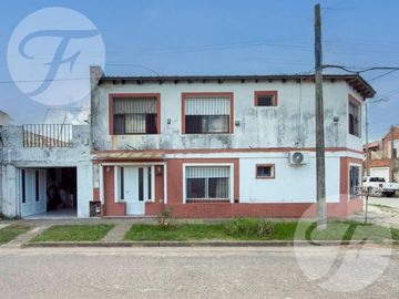 PH en Esquina en Venta con Cochera y Terraza I 2...