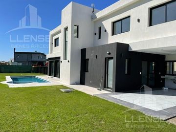 Casa 3 ambientes en alquiler con pileta - Hudson Park