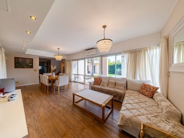 VENTA CASA COUNTRY LA BAHIA 4 DORMITORIOS COMODIN
