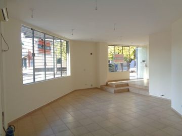 Local Comercial - Amplio - 9 de Julio esquina Armengol...