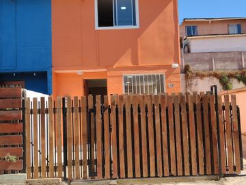 SE ARIENDA CASA REMODELADA 3D1B DISPONIBLE