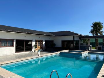 Venta de Parcela con 2 casas y 2 piscinas en Talagante