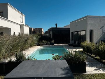 Casa Minimalista en Los Talas