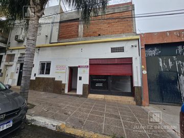 Local de 120m2 con vidriera - A media cuadra del Consejo...