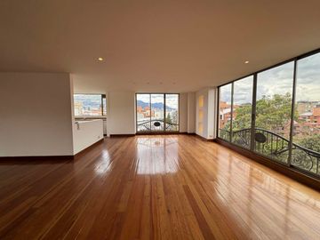 Apartamento en arriendo de 4 hab. en La Carolina, Bogotá