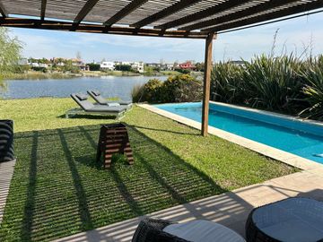 Venta | Casa con costa de Laguna  | Suite + 2 Dorm. |...