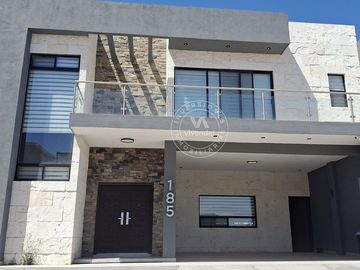 Moderna casa en venta en Fracc. Habita