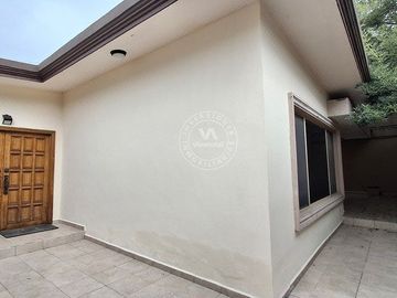 Casa al norte de 1 planta, 3 habs, cada una con baño y...