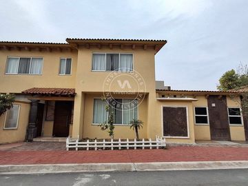 Casa de 4 habitaciones, la principal en planta baja en...