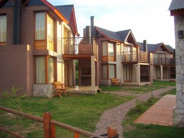 Excelente complejo de cabañas en Potrero de los Funes,...