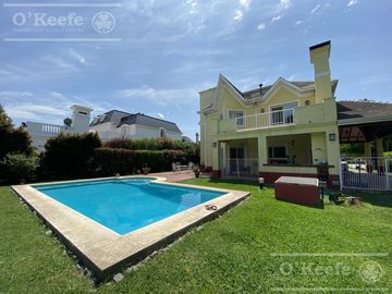 Chalet estilo clasico en venta de cuatro dormitorios en...