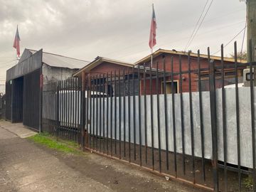 CASA CON GRAN POTENCIAL PARA VIVIENDA O LOCAL COMERCIAL.