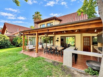 Casa en condominio, 4D y 3B + servicios