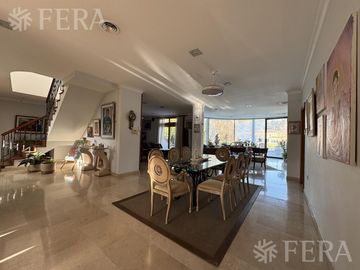 Venta de Casa 6 ambientes con Piscina en Club de Campo...
